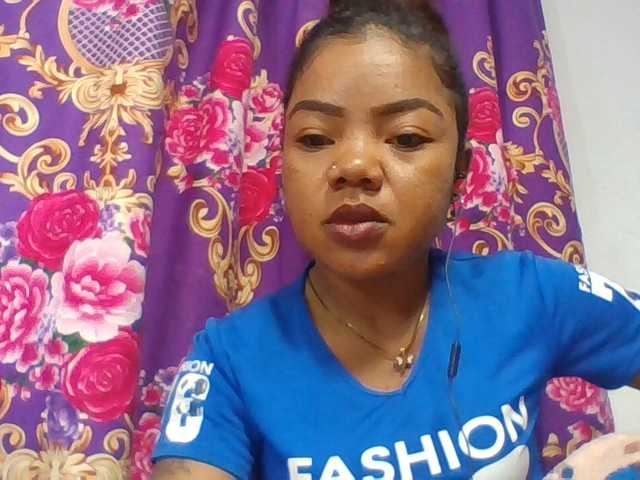 Elyah1a live cam on BongaCams
