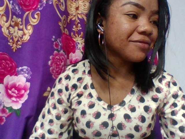 Elyah1a live cam on BongaCams