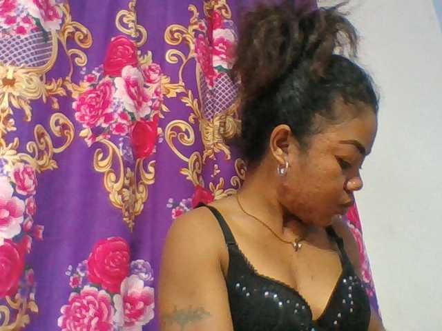Elyah1a live cam on BongaCams