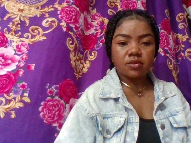 Elyah1a live cam on BongaCams