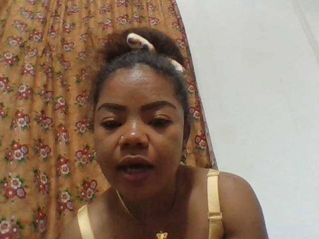 Elyah1a live cam on BongaCams