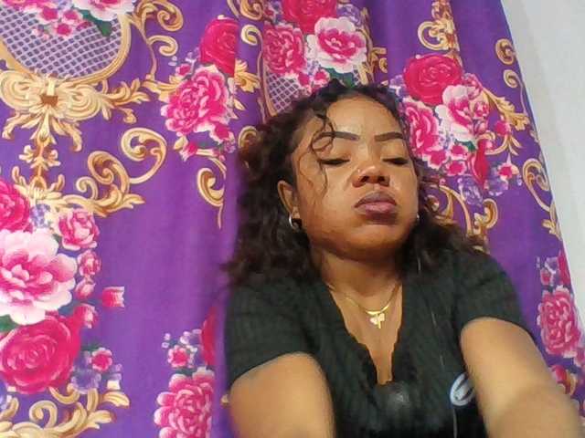 Elyah1a live cam on BongaCams