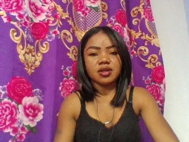 Elyah1a live cam on BongaCams