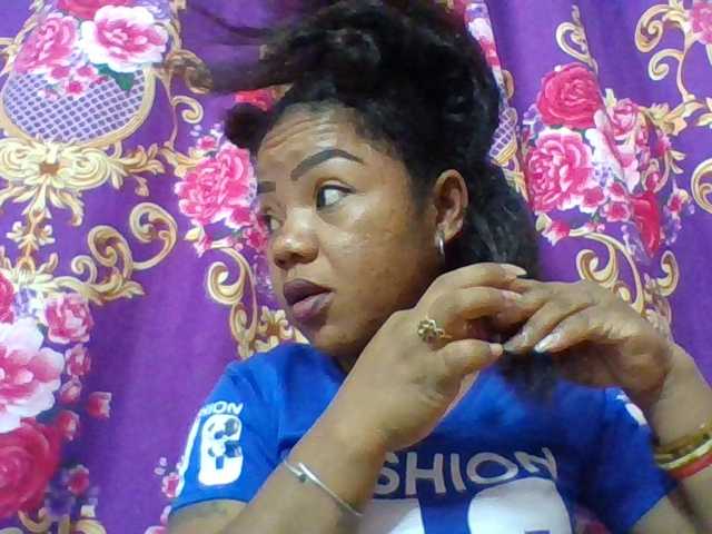 Elyah1a live cam on BongaCams