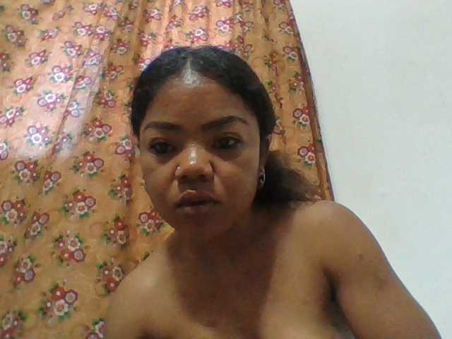 Elyah1a live cam on BongaCams