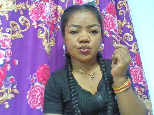 Elyah1a live cam on BongaCams