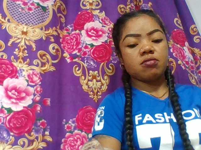 Elyah1a live cam on BongaCams
