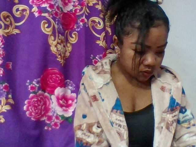 Elyah1a live cam on BongaCams