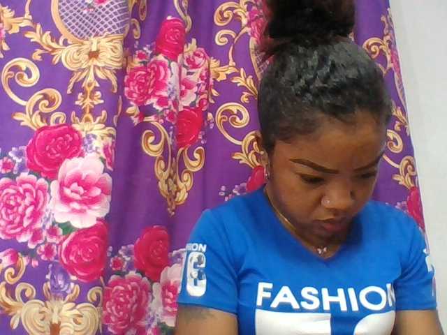 Elyah1a live cam on BongaCams