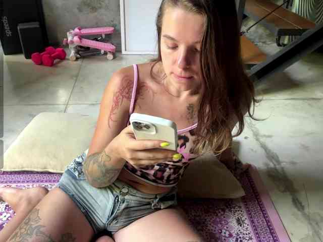 AshleyAmiYami webcam