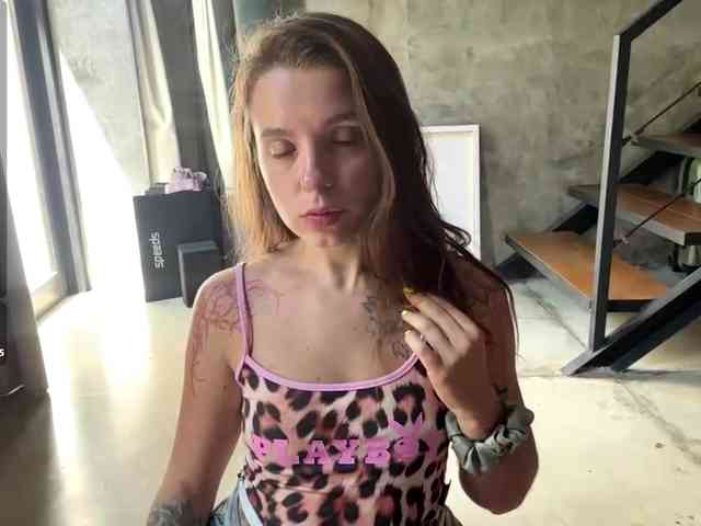 AshleyAmiYami webcam