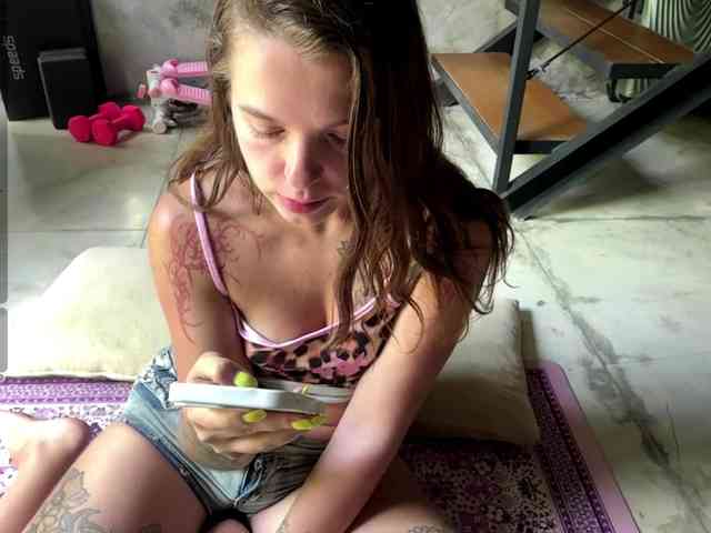 AshleyAmiYami webcam