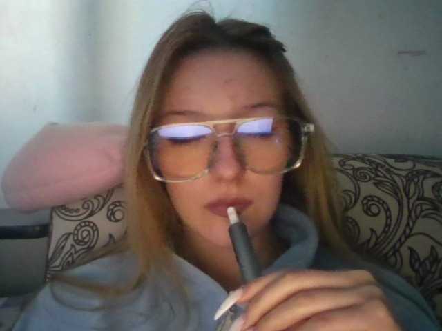 le modèle PetaWane est en webcam porno dans un show sur le site bongacams, il possède les tags suivants: White/Caucasian,Brunette,Shaved