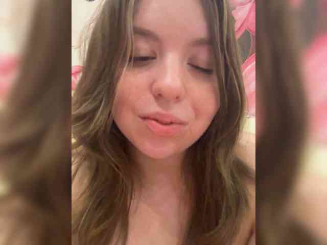 LILYLYLY webcam