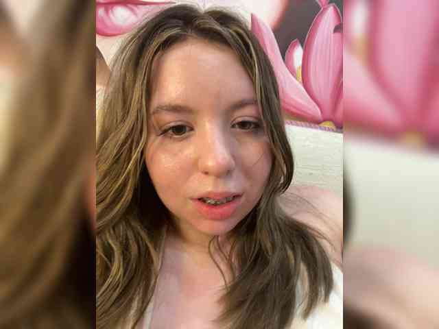 LILYLYLY webcam