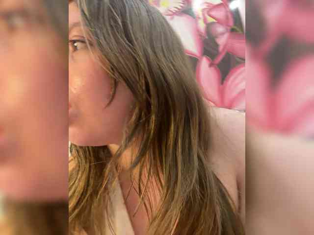 LILYLYLY webcam