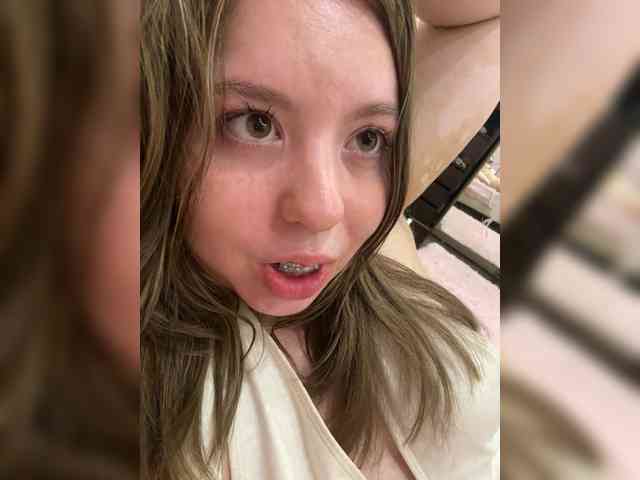 LILYLYLY webcam