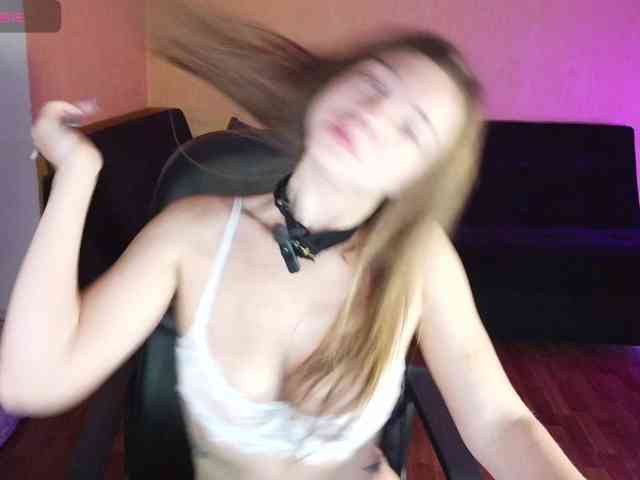 ElinaHarper webcam