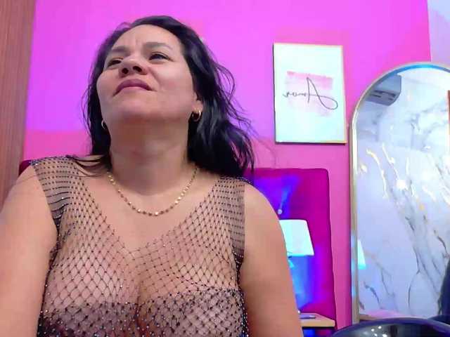 kinkymaturee live cam on BongaCams