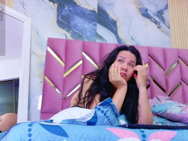 kinkymaturee live cam on BongaCams