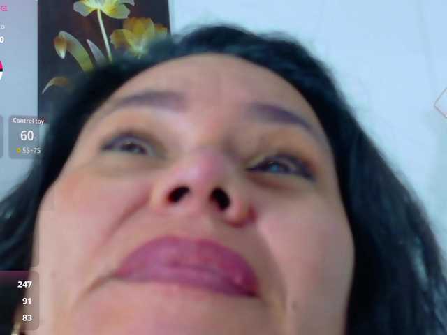 kinkymaturee live cam on BongaCams