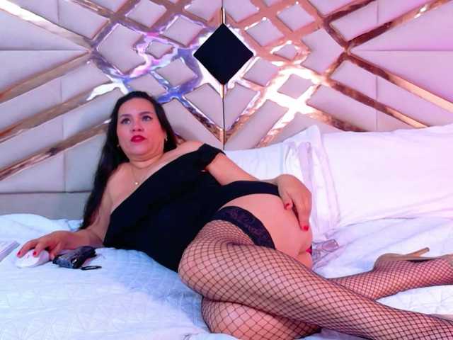 kinkymaturee live cam preview