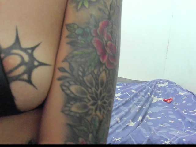 Jeniferbody000 live cam on BongaCams