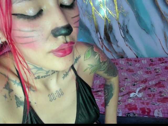 Jeniferbody000 live cam on BongaCams