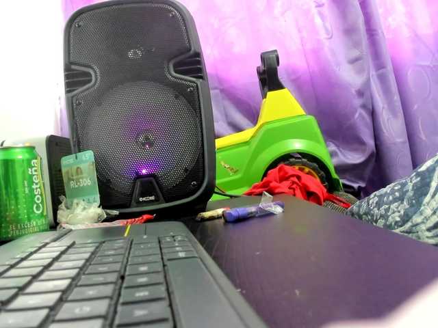 Jeniferbody000 live cam on BongaCams