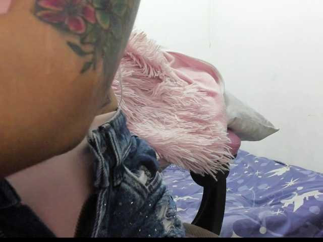 Jeniferbody000 live cam on BongaCams