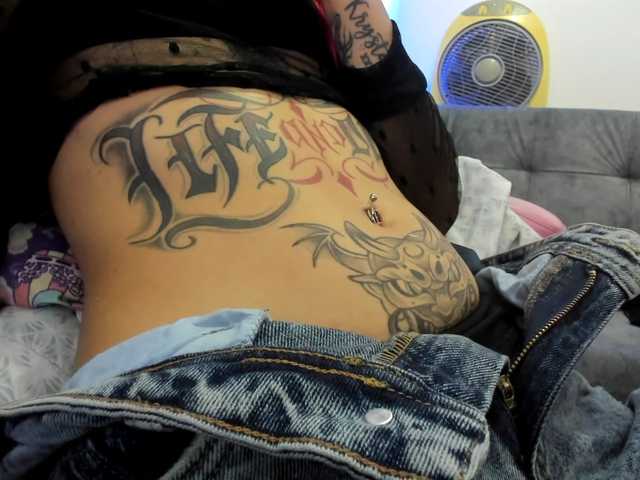 Jeniferbody000 live cam on BongaCams