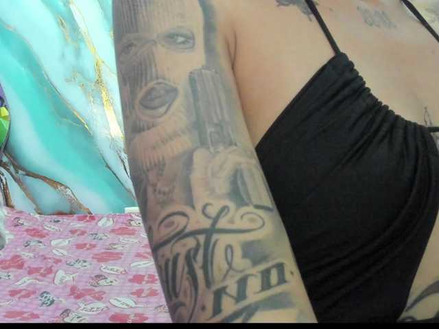 Jeniferbody000 live cam on BongaCams