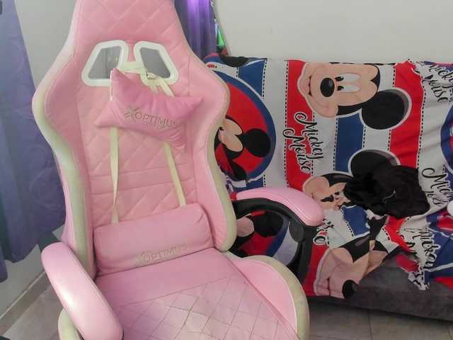 Jeniferbody000 live cam on BongaCams