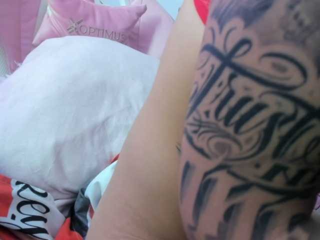 Jeniferbody000 live cam on BongaCams
