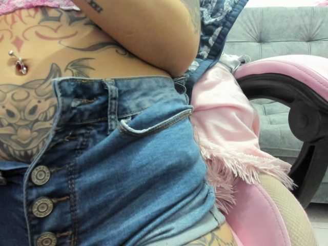 Jeniferbody000 live cam on BongaCams