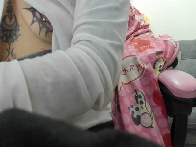 Jeniferbody000 live cam on BongaCams