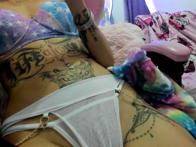 Jeniferbody000 live cam on BongaCams