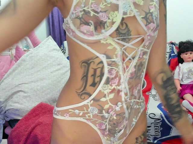 Jeniferbody000 live cam on BongaCams
