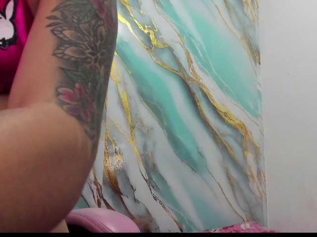 Jeniferbody000 live cam on BongaCams