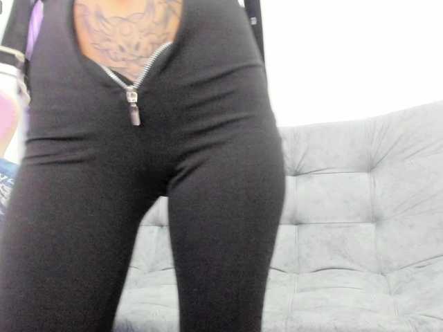 Jeniferbody000 live cam on BongaCams