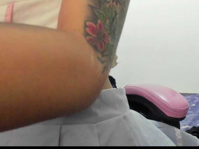Jeniferbody000 live cam on BongaCams