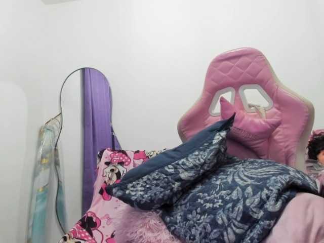 Jeniferbody000 live cam on BongaCams