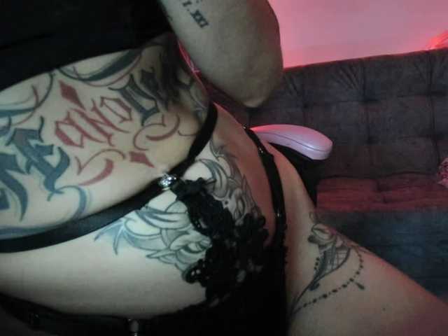 Jeniferbody000 live cam on BongaCams