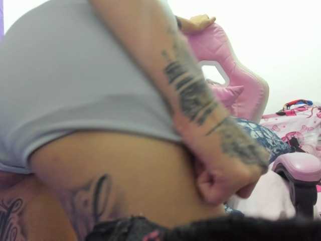 Jeniferbody000 live cam on BongaCams