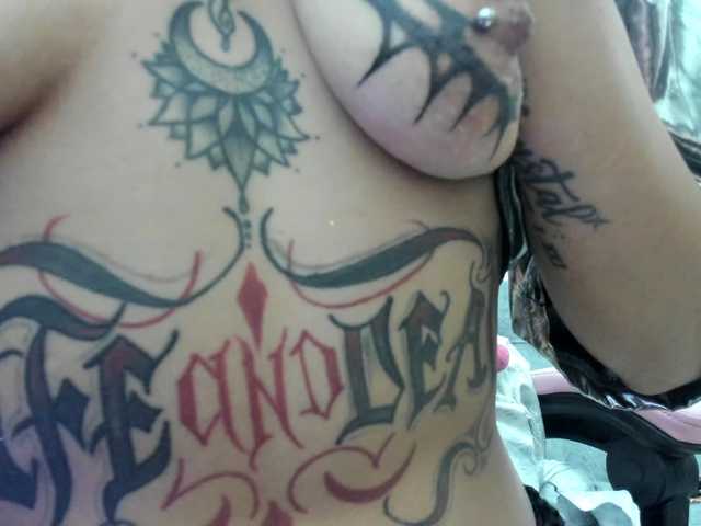Jeniferbody live webcam show