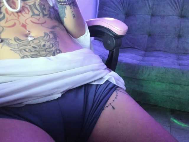 Jeniferbody000 live cam on BongaCams