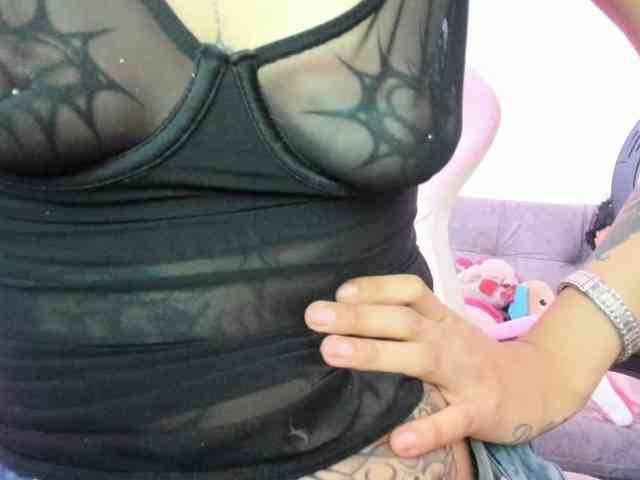 Jeniferbody webcam