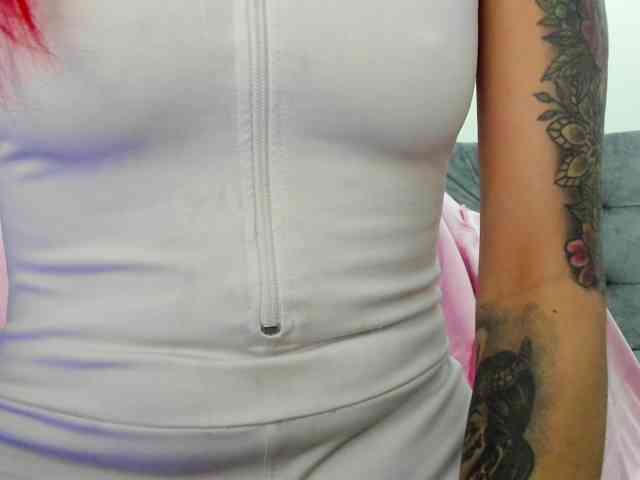 Jeniferbody webcam
