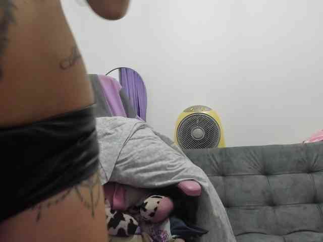Jeniferbody webcam