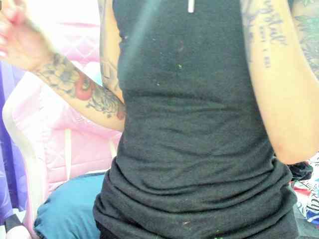 Jeniferbody webcam